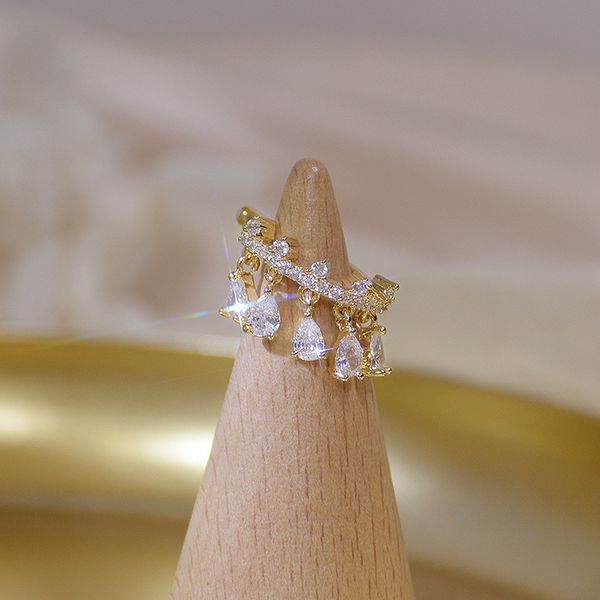 14k real gold delicate drop crown single earrings for women transparent zirconia tiny charm clip earring wedding jewelry q1219, Golden;silver
14k real gold delicate drop crown single earrings for women transparent zirconia tiny charm clip earring wedding jewelry q1219, Golden;silver