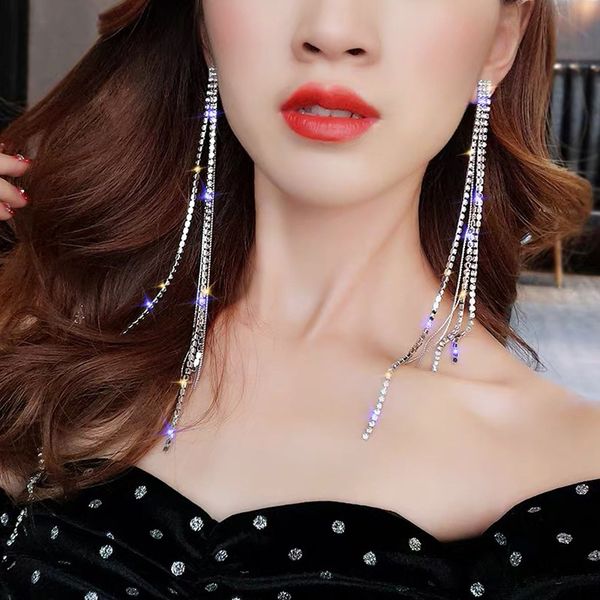 new fashion women's earrings 925 silver popular full diamond luxury tassel chain earrings temperament earrings wholesale
new fashion women's earrings 925 silver popular full diamond luxury tassel chain earrings temperament earrings wholesale