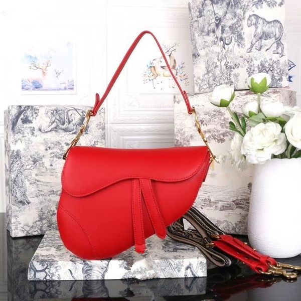 2019 new fashion classic ladies shoulder bag saddle bag fashion metal letter handbag style awesome ing
2019 new fashion classic ladies shoulder bag saddle bag fashion metal letter handbag style awesome ing