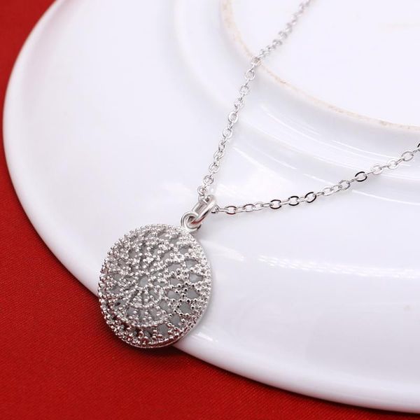 glamour jewelry silver necklace sparkling round pendant design silver necklace women's popular accessories collana in argento1
glamour jewelry silver necklace sparkling round pendant design silver necklace women's popular accessories collana in argento1