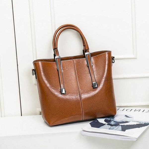 luxurys designers large capacity 2021 new pu women's slung one shoulder handbag bag
luxurys designers large capacity 2021 new pu women's slung one shoulder handbag bag