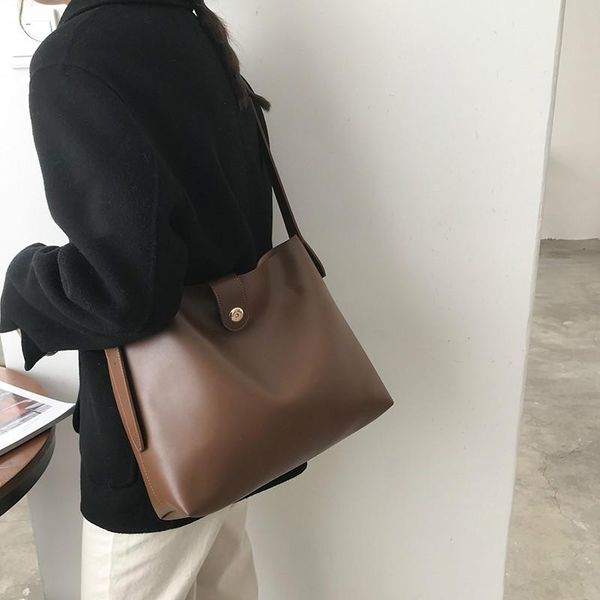 women's large capacity bag 2021 new fashion solid color bucket bag niche design one shoulder travel pack d918
women's large capacity bag 2021 new fashion solid color bucket bag niche design one shoulder travel pack d918