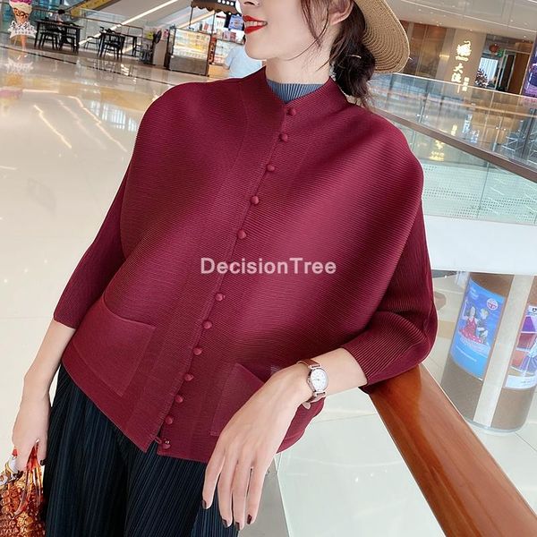 2021 traditonal chinese pleated cheongsam chinese traditional mandarin collar tang blouse soft satin style shirt, Red
2021 traditonal chinese pleated cheongsam chinese traditional mandarin collar tang blouse soft satin style shirt, Red