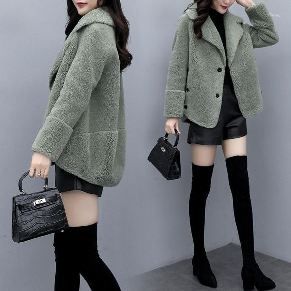 2020 winter new lamb fur and fur all-in-one coat short stitching sheep sheared fashion warm coat for women's outer wear1, Black 
2020 winter new lamb fur and fur all-in-one coat short stitching sheep sheared fashion warm coat for women's outer wear1, Black