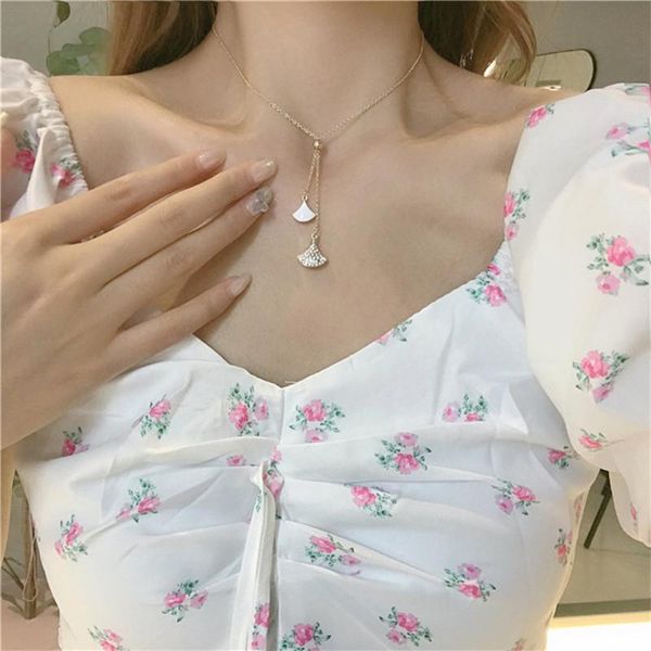 Light and decoration design feeling contracted ginkgo biloba chain necklace female clavicle triangle fanpendant necklac, Silver
Light and decoration design feeling contracted ginkgo biloba chain necklace female clavicle triangle fanpendant necklac, Silver