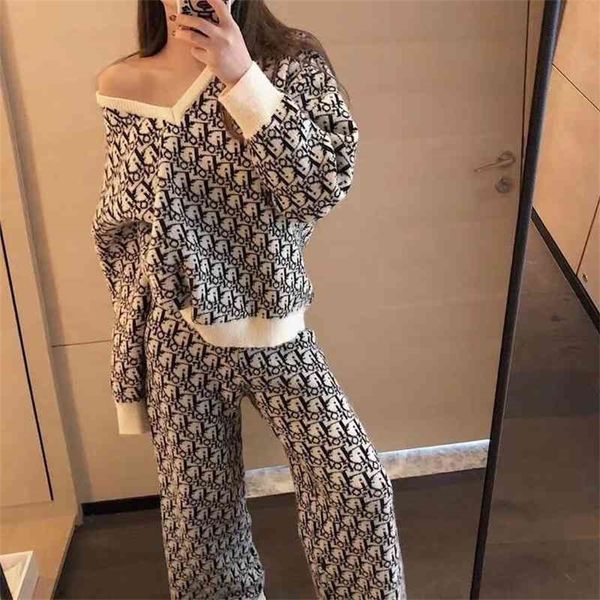 spring and autumn new graffiti letters fashion old flower print versatile sweater suit elastic waist, White
spring and autumn new graffiti letters fashion old flower print versatile sweater suit elastic waist, White