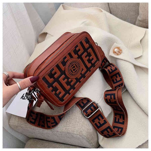 2022 new factory wholesale small bag female indentation small square letter wide shoulder strap single shoulder messenger bag
2022 new factory wholesale small bag female indentation small square letter wide shoulder strap single shoulder messenger bag
