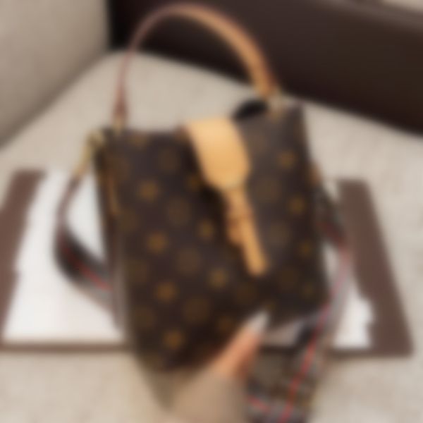 popular fashion printed women's handbag simple and versatile one shoulder straddle bag bucket bag, Black;red
popular fashion printed women's handbag simple and versatile one shoulder straddle bag bucket bag, Black;red