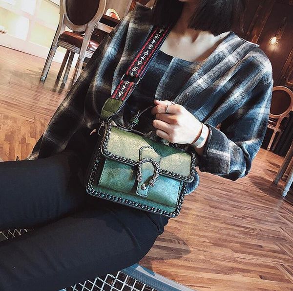 factory direct sales brand back-to-old chain edge girl handbag fashion wide shoulder belt leather handbag individual lock button handbag
factory direct sales brand back-to-old chain edge girl handbag fashion wide shoulder belt leather handbag individual lock button handbag