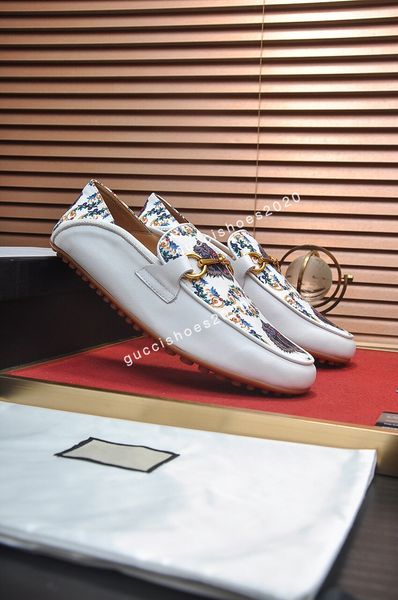 2022 dress shoes luxury single shoes chunky heels embroidery printed lining fashion metal button luxury classic business loafers size38-44, Black;red
2022 dress shoes luxury single shoes chunky heels embroidery printed lining fashion metal button luxury classic business loafers size38-44, Black;red