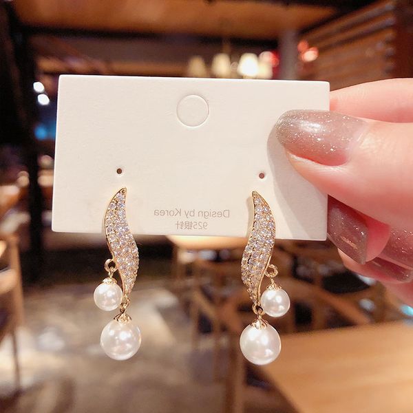 925 silver needle fashion design high sense rhinestone pearl earrings 2021 new tide temperament net red, Golden
925 silver needle fashion design high sense rhinestone pearl earrings 2021 new tide temperament net red, Golden