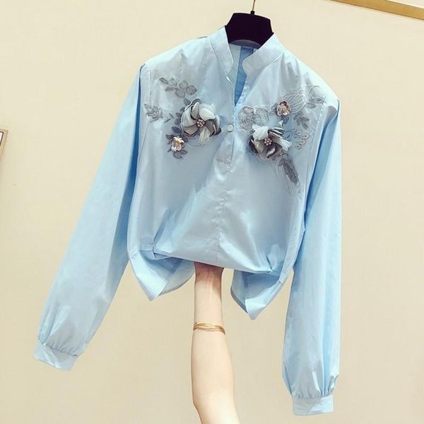 2020 new autumn long sleeve blue female shirts stand collar flower embroidery short front and long back women casual blouses1, White
2020 new autumn long sleeve blue female shirts stand collar flower embroidery short front and long back women casual blouses1, White