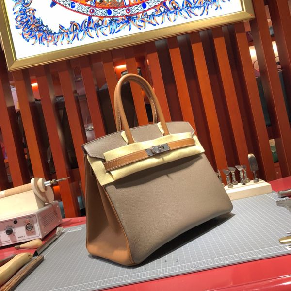 by order wholesale handmade epsom leather split brand bag25cm wax threadhave gold and silver hardwareby message me for details
by order wholesale handmade epsom leather split brand bag25cm wax threadhave gold and silver hardwareby message me for details