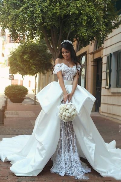 2021 elegant off the shoulder wedding dresses lace applique overskirt satin chapel train ruched pleats custom made wedding gown vestidos, White
2021 elegant off the shoulder wedding dresses lace applique overskirt satin chapel train ruched pleats custom made wedding gown vestidos, White