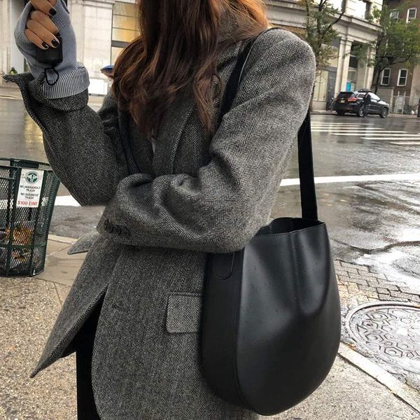 spring 2020 new korean small designer classic hand single shoulder messenger bucket bag woman
spring 2020 new korean small designer classic hand single shoulder messenger bucket bag woman