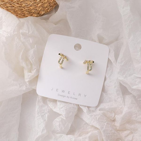 stud fashion dazzling zircon claw shape earrings women's simple elegant girl engagement party gift 2021, Golden;silver
stud fashion dazzling zircon claw shape earrings women's simple elegant girl engagement party gift 2021, Golden;silver