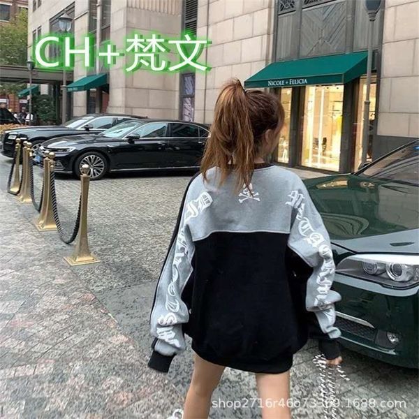 cro contrast color foam stitching horseshoe ch sanskrit letter printed korean straight tube cotton long sleeve sweater, Black
cro contrast color foam stitching horseshoe ch sanskrit letter printed korean straight tube cotton long sleeve sweater, Black