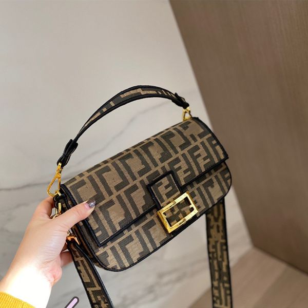 2020 new luxury original single fashion design baguette shoulder bag leather classic portable messenger bag ing, Black
2020 new luxury original single fashion design baguette shoulder bag leather classic portable messenger bag ing, Black