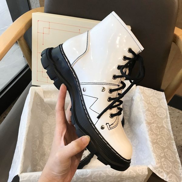 2020 classic original single women' wear-resistant foam bottom rubber outsole martin boots fashion motorcycle style women' boots, Black;grey
2020 classic original single women' wear-resistant foam bottom rubber outsole martin boots fashion motorcycle style women' boots, Black;grey