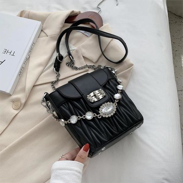 diamond chain tote bucket bag 2021 fashion new pu leather women's designer handbag travel shoulder messenger bag c0117
diamond chain tote bucket bag 2021 fashion new pu leather women's designer handbag travel shoulder messenger bag c0117