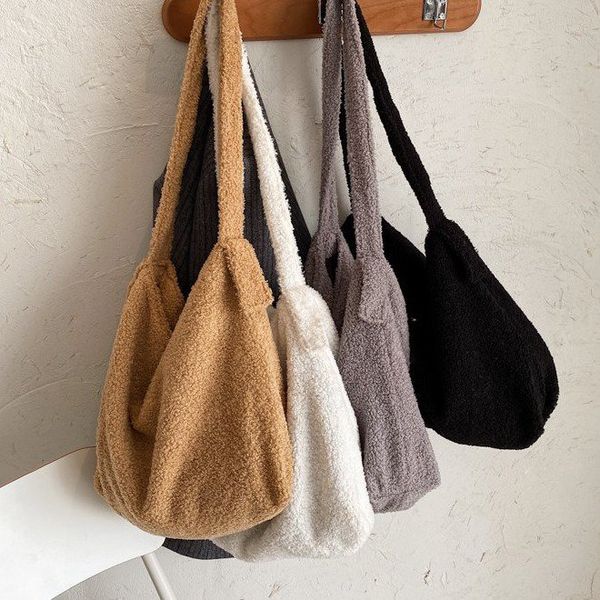 womens large capacity single shoulder satchel female new autumn and winter fashion bag lamb plush bags
womens large capacity single shoulder satchel female new autumn and winter fashion bag lamb plush bags