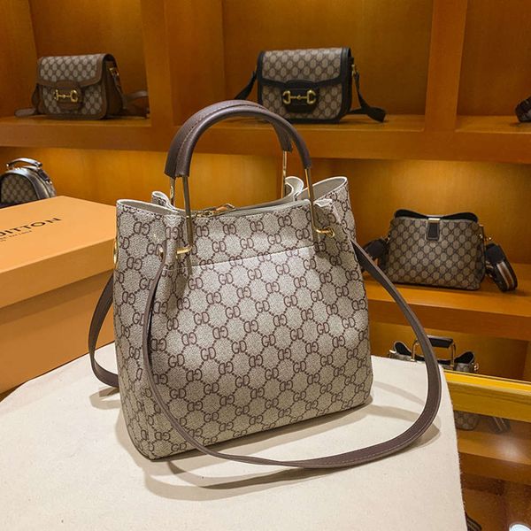 luxurys designers women's 2021 summer new korean printing one shoulder fashion messenger old flower bucket bag 
luxurys designers women's 2021 summer new korean printing one shoulder fashion messenger old flower bucket bag