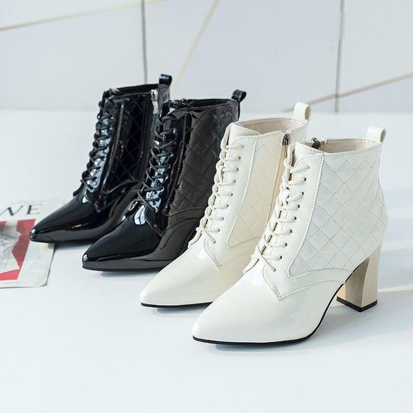 boots women's bright leather square thick heel 2020 autumn and winter high-heeled short fashion, Black
boots women's bright leather square thick heel 2020 autumn and winter high-heeled short fashion, Black