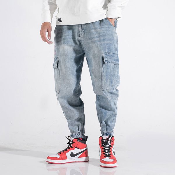 2021 new fashion streetwear loose fit light blue big pocket denim cargo embroidery designer hip hop jeans men harem pants dfad
2021 new fashion streetwear loose fit light blue big pocket denim cargo embroidery designer hip hop jeans men harem pants dfad