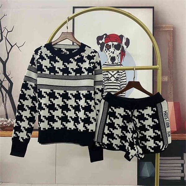 autumn and winter new knitted suit feminine commuting pullover round neck slim fit plaid sweater woman, White;black
autumn and winter new knitted suit feminine commuting pullover round neck slim fit plaid sweater woman, White;black