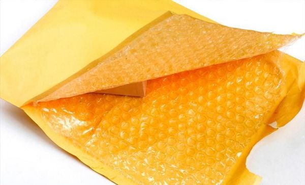 wholesale-10pcs 130*130+40mm small kraft bubble bag padded envelopes mailers shipping mailling mail bags jllpywd ffshop2001
wholesale-10pcs 130*130+40mm small kraft bubble bag padded envelopes mailers shipping mailling mail bags jllpywd ffshop2001