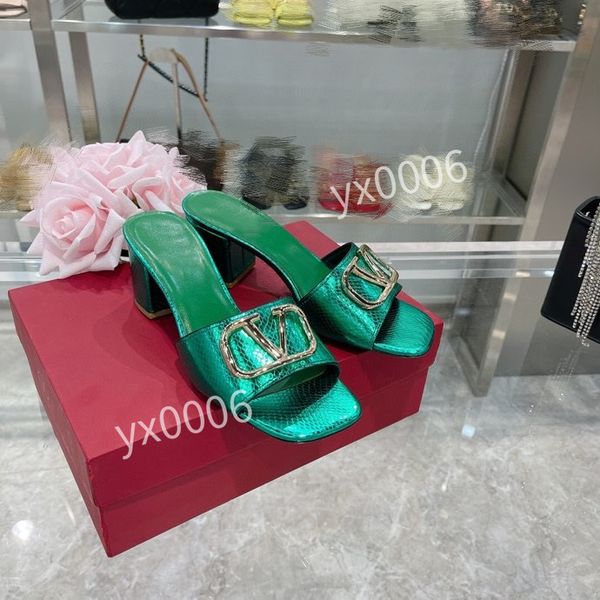 2021 designer sandal shoes rhyton beige men trainers vintage sneakes with box slippers women sandals fashion beach flat non-slip classical h, Red;white
2021 designer sandal shoes rhyton beige men trainers vintage sneakes with box slippers women sandals fashion beach flat non-slip classical h, Red;white