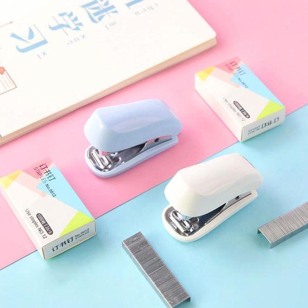 1 set mini stapler с 1000 стандартными скобами 12 листа, построенная в машинном удалении бумаги для домашнего офиса h wmtqeb
1 set mini stapler с 1000 стандартными скобами 12 листа, построенная в машинном удалении бумаги для домашнего офиса h wmtqeb