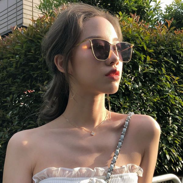 net red arqin's same golden rimmed sunglasses men's and women's polarizing glasses box anti ultraviolet sunglasses round face
net red arqin's same golden rimmed sunglasses men's and women's polarizing glasses box anti ultraviolet sunglasses round face