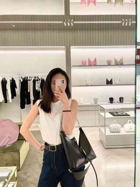 woman bags cut out small leather shiny face mini chain horn bag single shoulder messenger female
woman bags cut out small leather shiny face mini chain horn bag single shoulder messenger female
