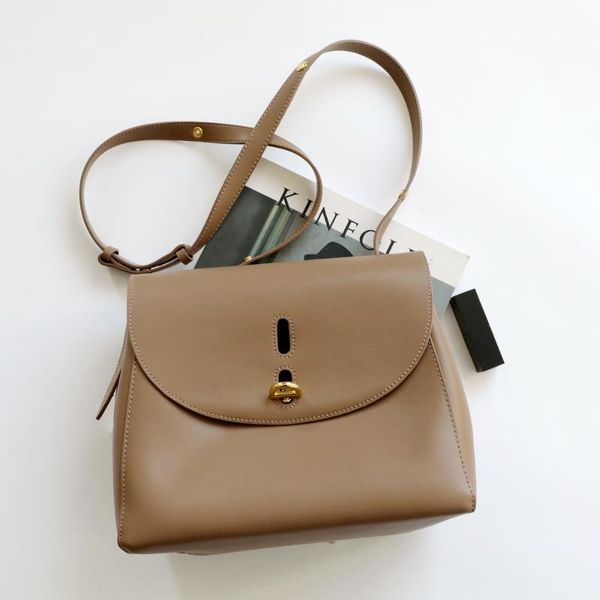 soft leather shoulder bag tote bag female large capacity simple commuter leather messenger underarm 2021
soft leather shoulder bag tote bag female large capacity simple commuter leather messenger underarm 2021