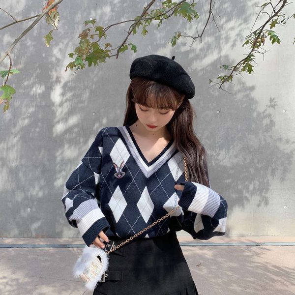 embroidered v-neck sweaters for girls in autumn and winter, White;black
embroidered v-neck sweaters for girls in autumn and winter, White;black