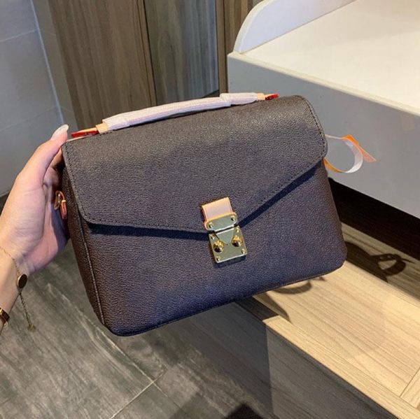 lychee leather embossed women messenger bags simple and fashionable single-shoulder messengers bag classic timeless deep sea blue stitching
lychee leather embossed women messenger bags simple and fashionable single-shoulder messengers bag classic timeless deep sea blue stitching