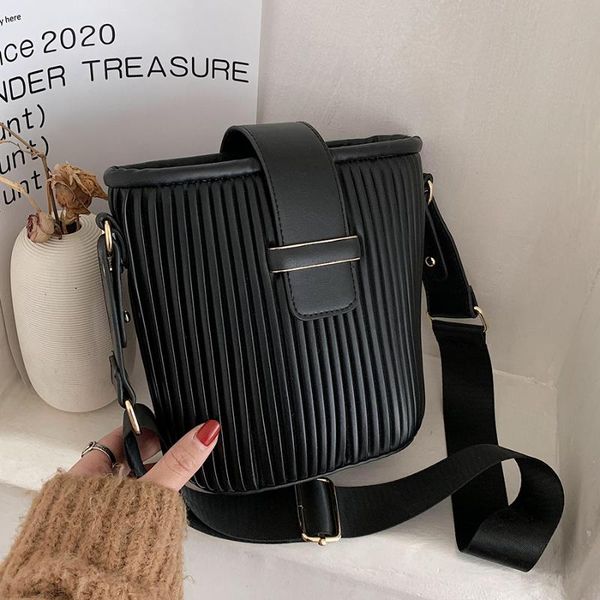 cross body luxury designer bucket crossbody bag for women fashion stripe handbags pu leather shoulder purses hand bags 2021
cross body luxury designer bucket crossbody bag for women fashion stripe handbags pu leather shoulder purses hand bags 2021