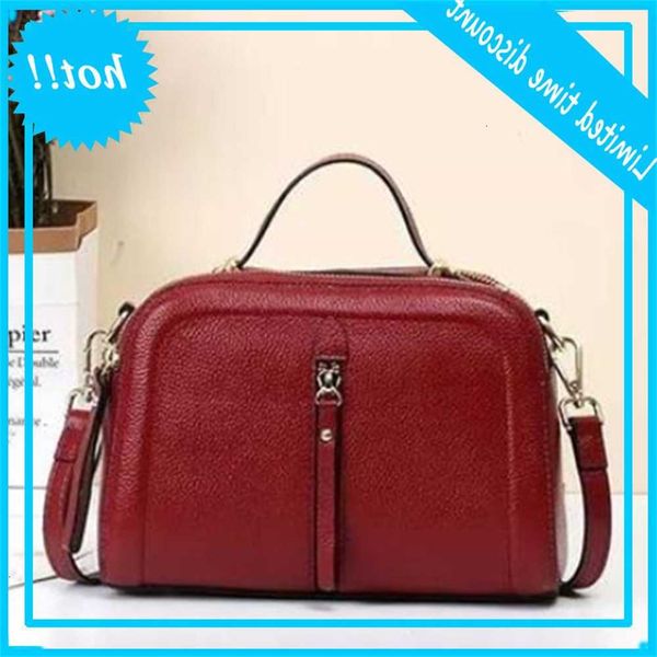 2020 new fashion leather single shoulder cowhide small square women's slanting portable versatile bag 
2020 new fashion leather single shoulder cowhide small square women's slanting portable versatile bag