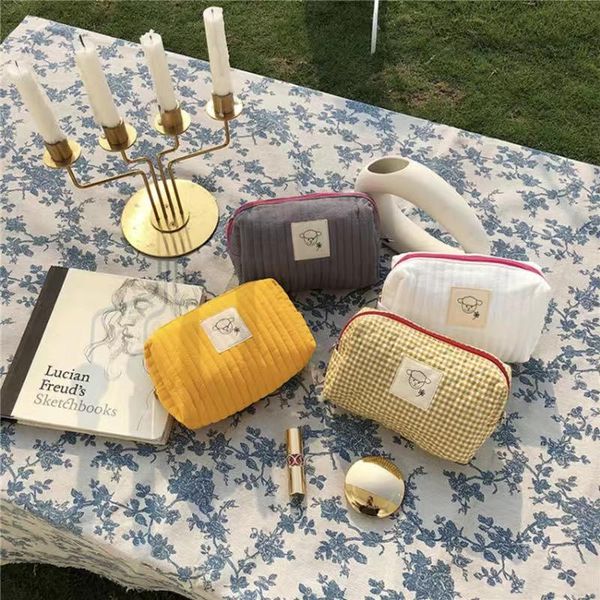 cosmetic bags & cases make-up bag for women solid color plaid portable cosmetics and lipstick compactwash simple pocket change mini 2021 mod
cosmetic bags & cases make-up bag for women solid color plaid portable cosmetics and lipstick compactwash simple pocket change mini 2021 mod
