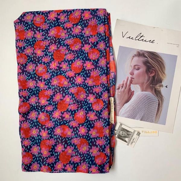 scarves 2021 small flower print scarf shawls viscose soft floral hijab, Blue;gray
scarves 2021 small flower print scarf shawls viscose soft floral hijab, Blue;gray