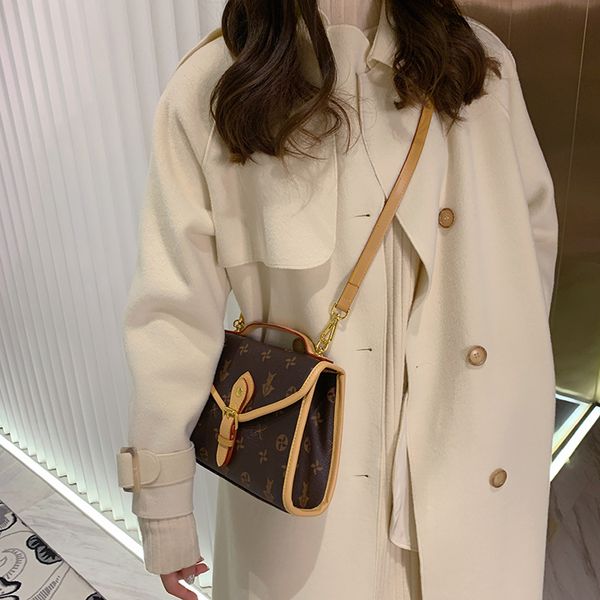 reading messenger bag handbag 2020 new tide all-matching fashion fashion crossbody shoulder hand holding saddle bag
reading messenger bag handbag 2020 new tide all-matching fashion fashion crossbody shoulder hand holding saddle bag