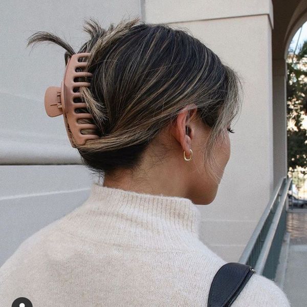 10pcs/lot korean large plastic hair claws for women shower scrunchies candy color hollow clamps bath ponytail hairpin jewelry accessories, Slivery;golden
10pcs/lot korean large plastic hair claws for women shower scrunchies candy color hollow clamps bath ponytail hairpin jewelry accessories, Slivery;golden
