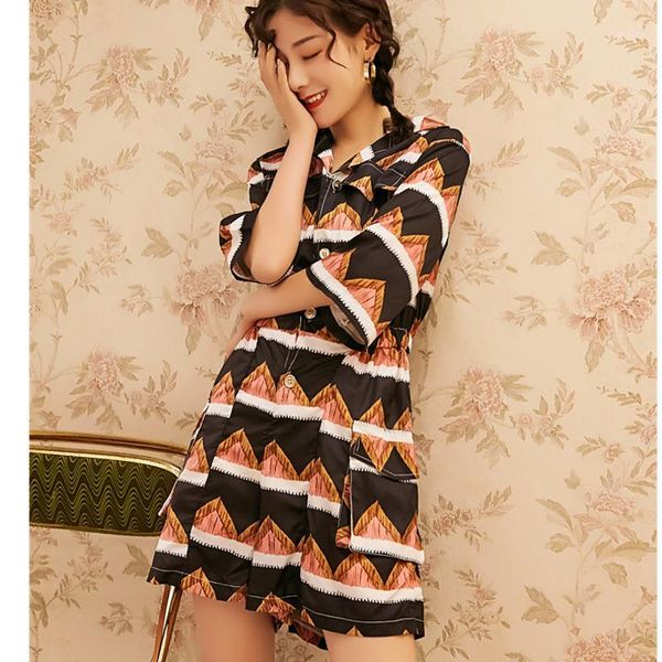 fashion europe playsuits female high-waisted summer new print 2020 women playsuits lapel casual women clothing t7641, Black;white
fashion europe playsuits female high-waisted summer new print 2020 women playsuits lapel casual women clothing t7641, Black;white