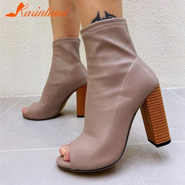 boots 2021 stylish female shoes slip-on thick high heels solid pu peep toe black plus size 35-42 footwear1
boots 2021 stylish female shoes slip-on thick high heels solid pu peep toe black plus size 35-42 footwear1
