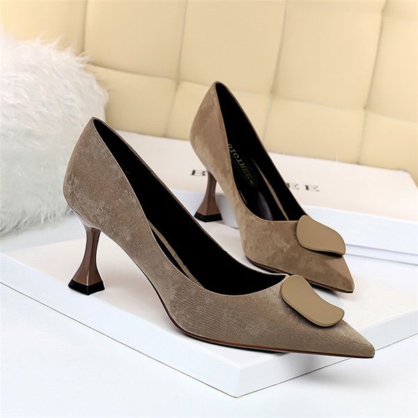 female 2020 elegant autumn suede 7cm kitten luxury designer bombs herd medium high heels mujer shoes u1s8, Black
female 2020 elegant autumn suede 7cm kitten luxury designer bombs herd medium high heels mujer shoes u1s8, Black