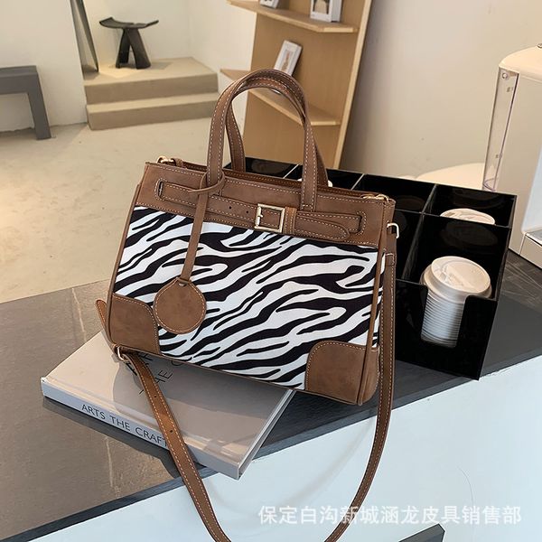 2020 autumn and winter womens bags large capacity korean style birkin bag trendy versatile handheld shoulder bag leopard print portable wome
2020 autumn and winter womens bags large capacity korean style birkin bag trendy versatile handheld shoulder bag leopard print portable wome