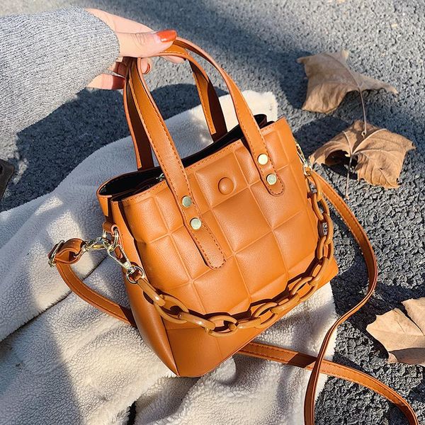 2021 new fashion women's bag one shoulder crossbody handbag all-match casual chain plaid leather pack d865
2021 new fashion women's bag one shoulder crossbody handbag all-match casual chain plaid leather pack d865