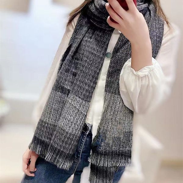 2020 color matching woven cashmere scarf dual-purpose soft and delicate texture simple ladies style 100% cashmere size 65 200cm in, Blue;gray
2020 color matching woven cashmere scarf dual-purpose soft and delicate texture simple ladies style 100% cashmere size 65 200cm in, Blue;gray