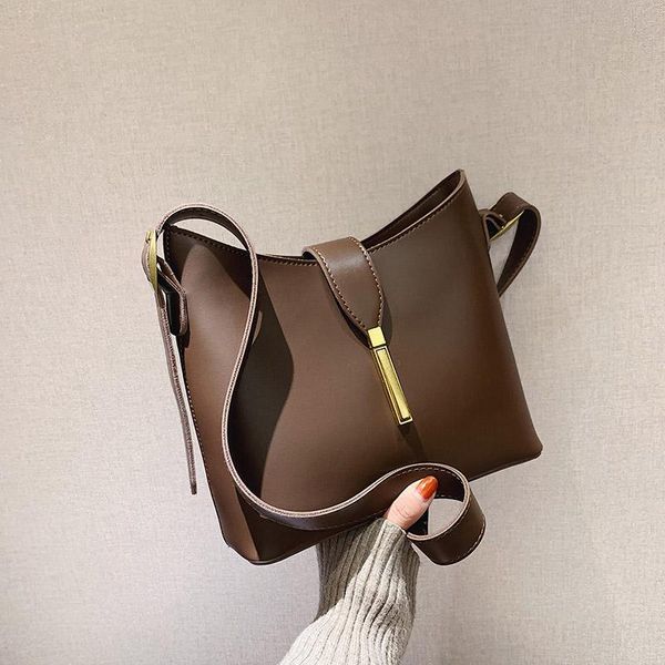 cross body large-capacity women's bag 2021 fashion winter bucket ins messenger wild temperament
cross body large-capacity women's bag 2021 fashion winter bucket ins messenger wild temperament